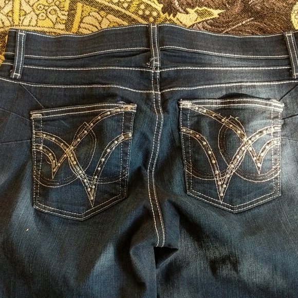 Quality Denim - Picture 2 of 4